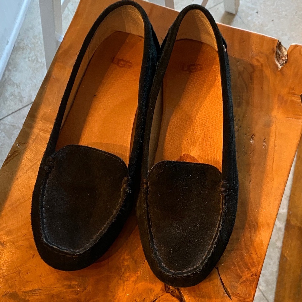UGG womens Black Suede Loafers sz 9.5